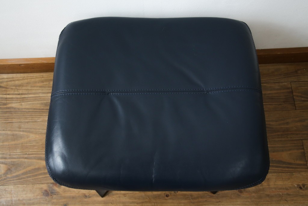 和製ビンテージ　maruni(マルニ木工)　オールドマルニ　本革(レザー)　優雅な寛ぎの時間を演出するリクライニングチェアとオットマンのセット　(R-081177)