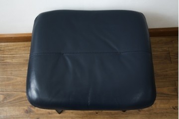 和製ビンテージ　maruni(マルニ木工)　オールドマルニ　本革(レザー)　優雅な寛ぎの時間を演出するリクライニングチェアとオットマンのセット　(R-081177)