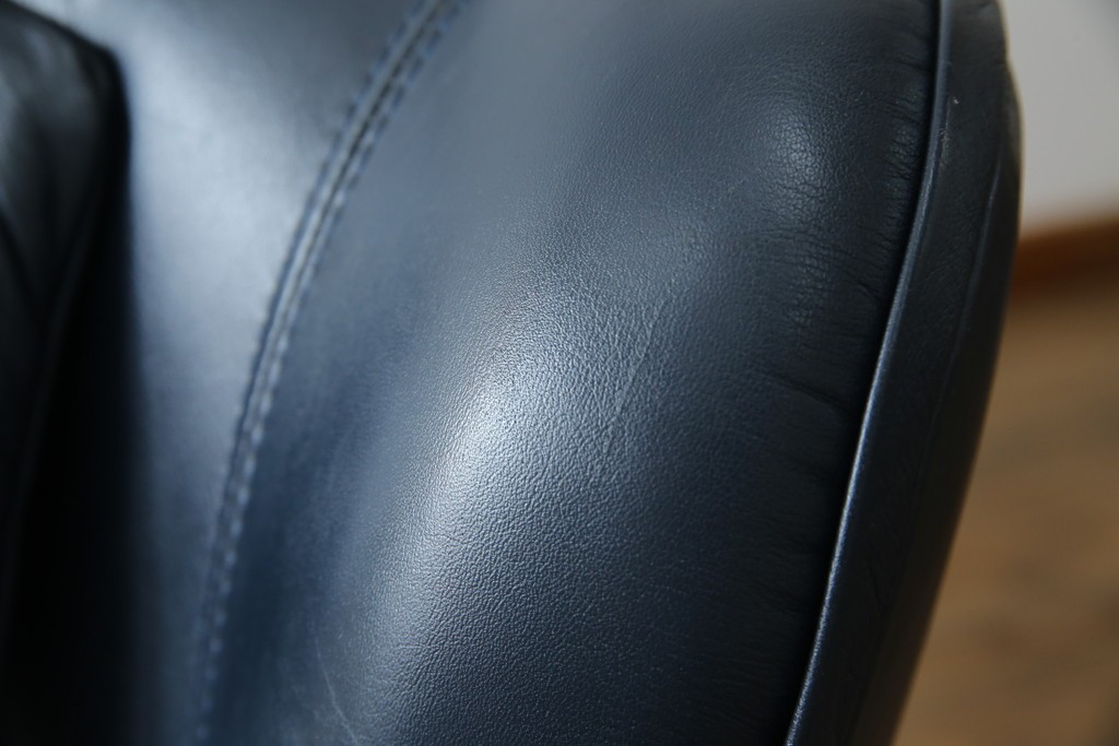 和製ビンテージ　maruni(マルニ木工)　オールドマルニ　本革(レザー)　優雅な寛ぎの時間を演出するリクライニングチェアとオットマンのセット　(R-081177)