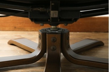 和製ビンテージ　maruni(マルニ木工)　オールドマルニ　本革(レザー)　優雅な寛ぎの時間を演出するリクライニングチェアとオットマンのセット　(R-081177)