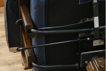 和製ビンテージ　maruni(マルニ木工)　オールドマルニ　本革(レザー)　優雅な寛ぎの時間を演出するリクライニングチェアとオットマンのセット　(R-081177)