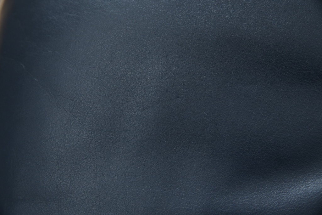 和製ビンテージ　maruni(マルニ木工)　オールドマルニ　本革(レザー)　優雅な寛ぎの時間を演出するリクライニングチェアとオットマンのセット　(R-081177)