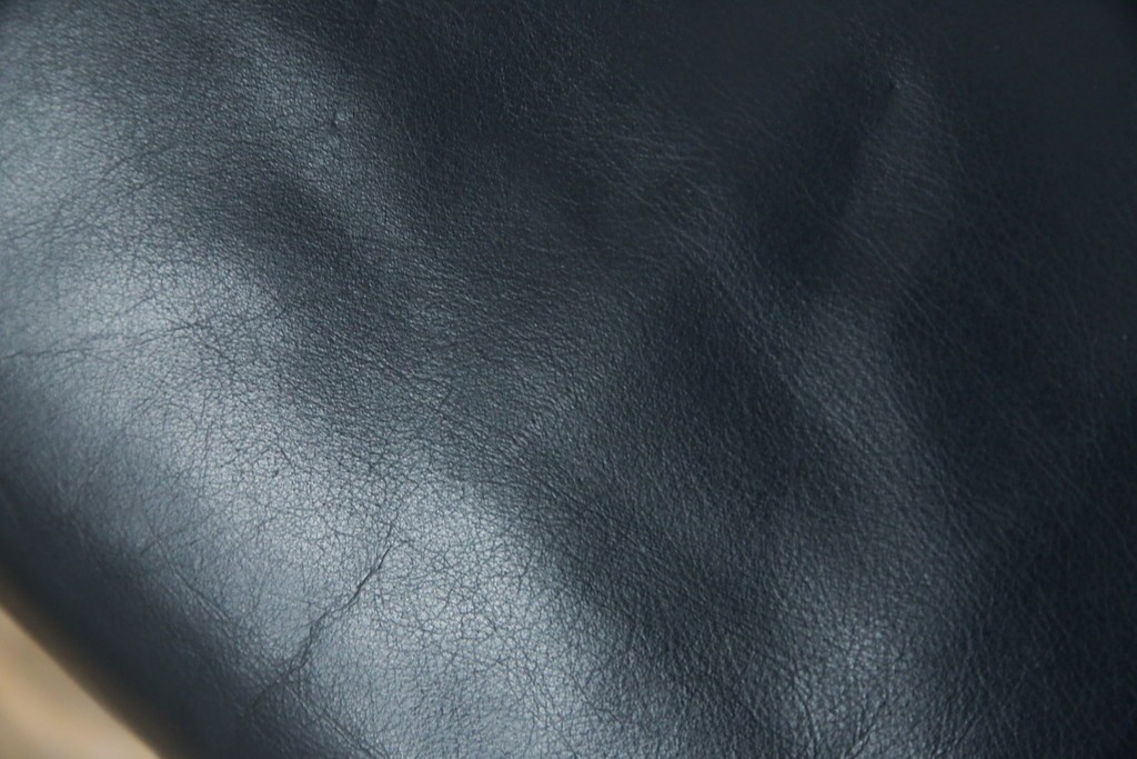 和製ビンテージ　maruni(マルニ木工)　オールドマルニ　本革(レザー)　優雅な寛ぎの時間を演出するリクライニングチェアとオットマンのセット　(R-081177)