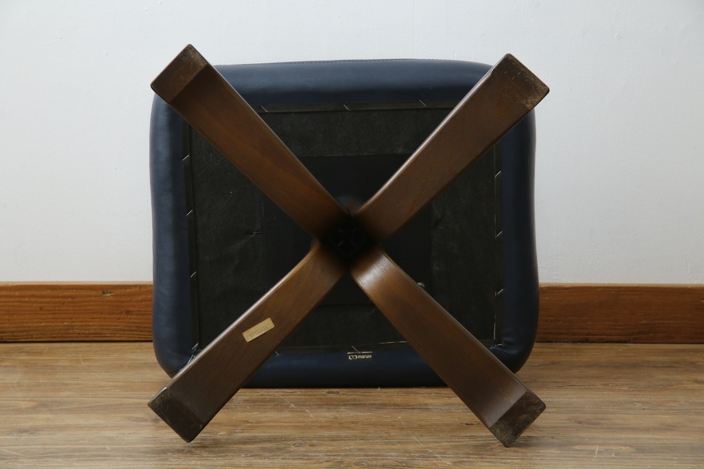 和製ビンテージ　maruni(マルニ木工)　オールドマルニ　本革(レザー)　優雅な寛ぎの時間を演出するリクライニングチェアとオットマンのセット　(R-081177)