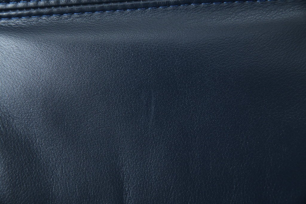 和製ビンテージ　maruni(マルニ木工)　オールドマルニ　本革(レザー)　優雅な寛ぎの時間を演出するリクライニングチェアとオットマンのセット　(R-081177)