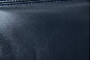 和製ビンテージ　maruni(マルニ木工)　オールドマルニ　本革(レザー)　優雅な寛ぎの時間を演出するリクライニングチェアとオットマンのセット　(R-081177)