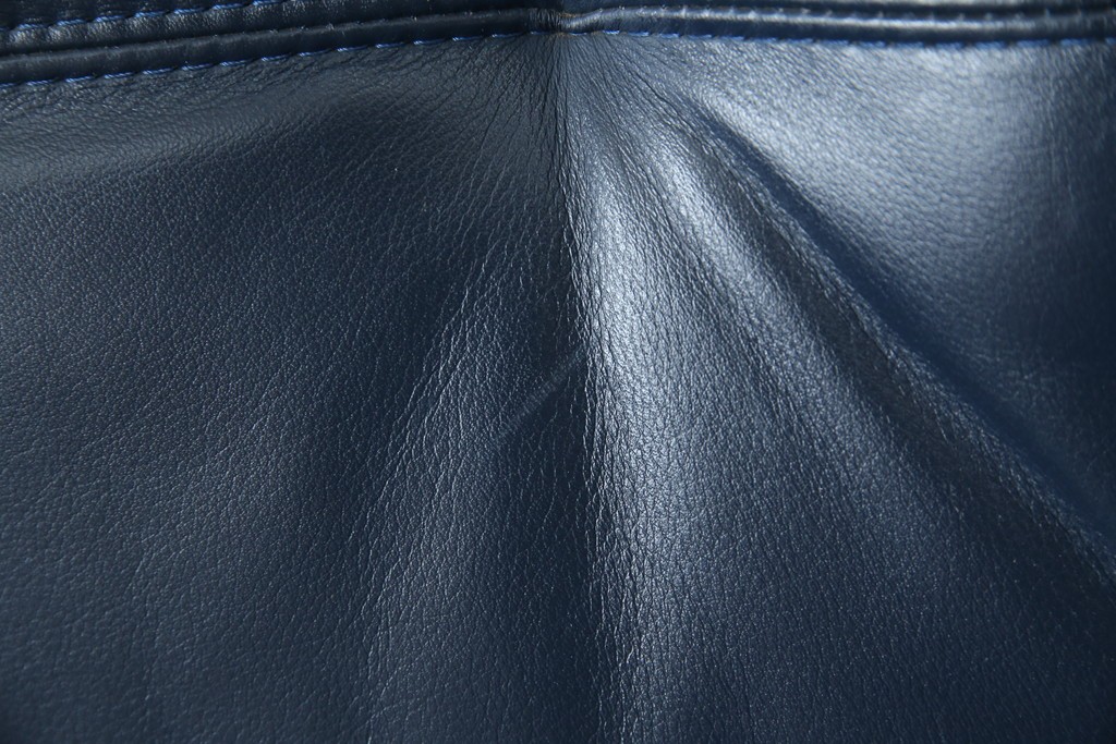 和製ビンテージ　maruni(マルニ木工)　オールドマルニ　本革(レザー)　優雅な寛ぎの時間を演出するリクライニングチェアとオットマンのセット　(R-081177)