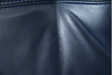 和製ビンテージ　maruni(マルニ木工)　オールドマルニ　本革(レザー)　優雅な寛ぎの時間を演出するリクライニングチェアとオットマンのセット　(R-081177)