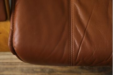 デンマークビンテージ　フランスベッド取り扱い　デンマークブランド　KEBE(ケベ)　本革(レザー)　のんびり過ごせるリクライニングチェアとオットマンのセット(1Pソファ、アームソファ、ラウンジチェア、フットスツール、椅子、イス、ヴィンテージ、北欧)(R-081178)
