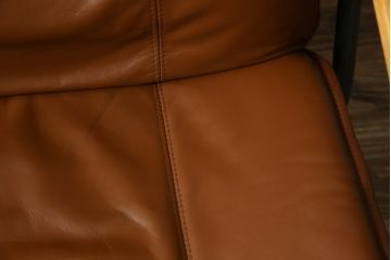 デンマークビンテージ　フランスベッド取り扱い　デンマークブランド　KEBE(ケベ)　本革(レザー)　のんびり過ごせるリクライニングチェアとオットマンのセット(1Pソファ、アームソファ、ラウンジチェア、フットスツール、椅子、イス、ヴィンテージ、北欧)(R-081178)