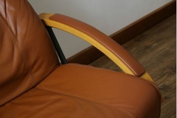 デンマークビンテージ　フランスベッド取り扱い　デンマークブランド　KEBE(ケベ)　本革(レザー)　のんびり過ごせるリクライニングチェアとオットマンのセット(1Pソファ、アームソファ、ラウンジチェア、フットスツール、椅子、イス、ヴィンテージ、北欧)(R-081178)