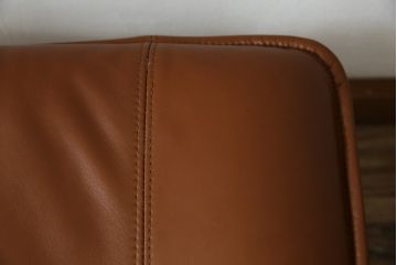 デンマークビンテージ　フランスベッド取り扱い　デンマークブランド　KEBE(ケベ)　本革(レザー)　のんびり過ごせるリクライニングチェアとオットマンのセット(1Pソファ、アームソファ、ラウンジチェア、フットスツール、椅子、イス、ヴィンテージ、北欧)(R-081178)