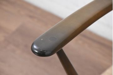 中古　美品　ERCOL(アーコール)　温かみのある色合いの花柄ファブリックが上品な2人掛けソファ(アームソファ、2Pソファ、二人掛け、英国、北欧)(R-081187)