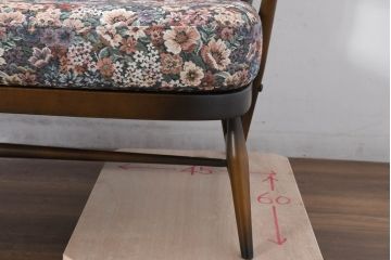 中古　美品　ERCOL(アーコール)　温かみのある色合いの花柄ファブリックが上品な2人掛けソファ(アームソファ、2Pソファ、二人掛け、英国、北欧)(R-081187)