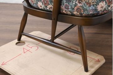 中古　美品　ERCOL(アーコール)　温かみのある色合いの花柄ファブリックが上品な2人掛けソファ(アームソファ、2Pソファ、二人掛け、英国、北欧)(R-081187)