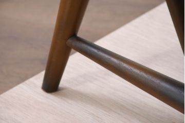 中古　美品　ERCOL(アーコール)　温かみのある色合いの花柄ファブリックが上品な2人掛けソファ(アームソファ、2Pソファ、二人掛け、英国、北欧)(R-081187)