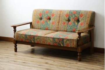 中古　美品　三越百貨店取り扱い　Brugge(ブルージュ)　オーク材　英国カントリースタイルのお部屋におすすめな2人掛けソファ(アームソファ、2Pソファ、二人掛け、ラブソファ)(定価約30万円)(R-081188)