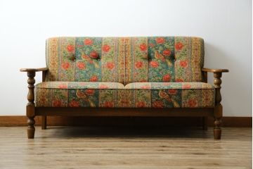 中古　美品　三越百貨店取り扱い　Brugge(ブルージュ)　オーク材　英国カントリースタイルのお部屋におすすめな2人掛けソファ(アームソファ、2Pソファ、二人掛け、ラブソファ)(定価約30万円)(R-081188)