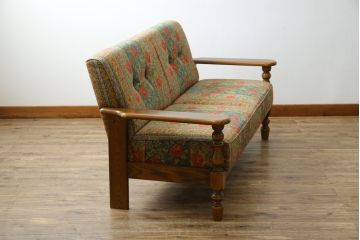 中古　美品　三越百貨店取り扱い　Brugge(ブルージュ)　オーク材　英国カントリースタイルのお部屋におすすめな2人掛けソファ(アームソファ、2Pソファ、二人掛け、ラブソファ)(定価約30万円)(R-081188)