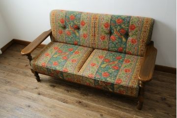 中古　美品　三越百貨店取り扱い　Brugge(ブルージュ)　オーク材　英国カントリースタイルのお部屋におすすめな2人掛けソファ(アームソファ、2Pソファ、二人掛け、ラブソファ)(定価約30万円)(R-081188)