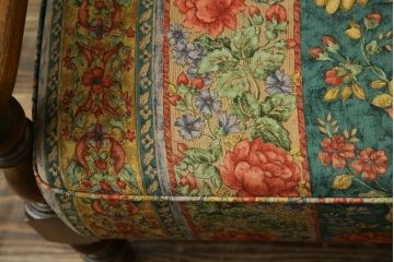 中古　美品　三越百貨店取り扱い　Brugge(ブルージュ)　オーク材　英国カントリースタイルのお部屋におすすめな2人掛けソファ(アームソファ、2Pソファ、二人掛け、ラブソファ)(定価約30万円)(R-081188)