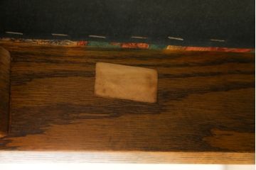 中古　美品　三越百貨店取り扱い　Brugge(ブルージュ)　オーク材　英国カントリースタイルのお部屋におすすめな2人掛けソファ(アームソファ、2Pソファ、二人掛け、ラブソファ)(定価約30万円)(R-081188)