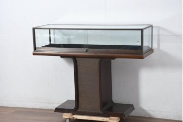 イタリアビンテージ　秀逸なデザイン　ローズウッド　ブラス(真鍮)フレーム　エンボス銅鉄の上品なショーケース(Gケース、ショーケース、ディスプレイケース、コレクションケース、飾り棚、陳列棚、収納棚、店舗什器、ヴィンテージ)(R-081189)