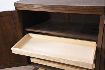 中古　軽井沢彫り　天板・脚(台輪)リメイク　牡丹の図　繊細な意匠が楽しめるサイドキャビネット(戸棚、収納棚、サイドボード)(R-081190)