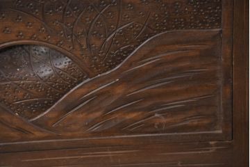 中古　軽井沢彫り　天板リメイク　牡丹の図　繊細な意匠が楽しめるサイドチェスト(サイドボード、引き出し、洋服タンス、衣装箪笥)(R-081191)