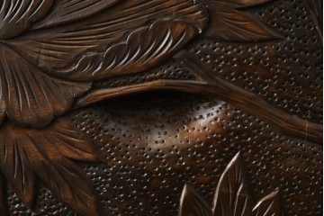 中古　軽井沢彫り　天板リメイク　牡丹の図　繊細な意匠が楽しめるサイドチェスト(サイドボード)(R-081191)