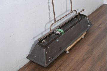 中古　高級品　希少!!　お洒落な空間づくりにおすすめな真鍮製のプールバーライト(プールバーランプ、ビリヤードライト、ビリヤードランプ、天井照明、吊り下げ照明、ランプシェード)(R-081193)