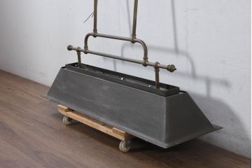 中古　高級品　希少!!　お洒落な空間づくりにおすすめな真鍮製のプールバーライト(プールバーランプ、ビリヤードライト、ビリヤードランプ、天井照明、吊り下げ照明、ランプシェード)(R-081194)