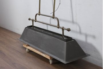 中古　高級品　希少!!　お洒落な空間づくりにおすすめな真鍮製のプールバーライト(プールバーランプ、ビリヤードライト、ビリヤードランプ、天井照明、吊り下げ照明、ランプシェード)(R-081195)