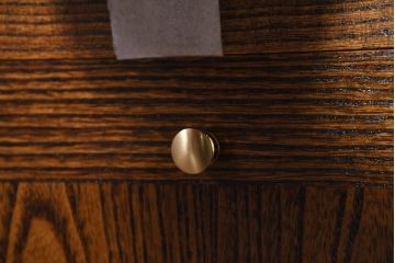 中古　新古品　未使用　展示品　二本松工藝館　田中家具　総桐材　モダンな佇まいの漆塗り仏壇(小型仏壇)(定価約39万6千円)(R-081196)