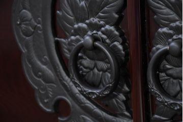 中古　新古品　未使用　展示品　二本松工藝館　田中家具　和の趣を感じる民芸飾り棚(サイドボード、サイドキャビネット、収納棚、戸棚)(定価約88万円)(R-081198)