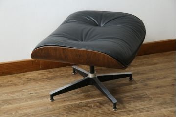 アメリカビンテージ　Hermanmiller(ハーマンミラー社)　ローズウッド材　チャールズ&レイ・イームズ　モダンで大人空間を演出するオットマン(フットスツール、椅子、イス、チェア、ヴィンテージ)(R-081199)