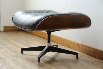 アメリカビンテージ　Hermanmiller(ハーマンミラー社)　ローズウッド材　チャールズ&レイ・イームズ　モダンで大人空間を演出するオットマン(フットスツール、椅子、イス、チェア、ヴィンテージ)(R-081199)