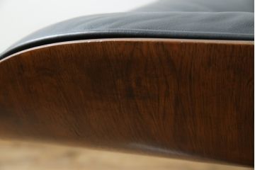 アメリカビンテージ　Hermanmiller(ハーマンミラー社)　ローズウッド材　チャールズ&レイ・イームズ　モダンで大人空間を演出するオットマン(フットスツール、椅子、イス、チェア、ヴィンテージ)(R-081199)