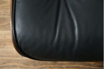 アメリカビンテージ　Hermanmiller(ハーマンミラー社)　ローズウッド材　チャールズ&レイ・イームズ　モダンで大人空間を演出するオットマン(フットスツール、椅子、イス、チェア、ヴィンテージ)(R-081199)