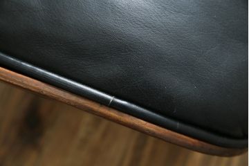 アメリカビンテージ　Hermanmiller(ハーマンミラー社)　ローズウッド材　チャールズ&レイ・イームズ　モダンで大人空間を演出するオットマン(フットスツール、椅子、イス、チェア、ヴィンテージ)(R-081199)