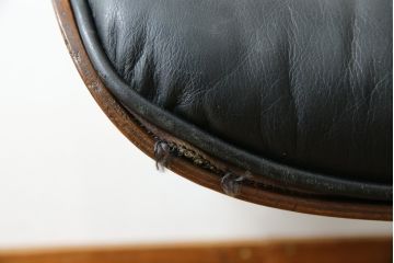アメリカビンテージ　Hermanmiller(ハーマンミラー社)　ローズウッド材　チャールズ&レイ・イームズ　モダンで大人空間を演出するオットマン(フットスツール、椅子、イス、チェア、ヴィンテージ)(R-081199)