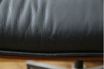 アメリカビンテージ　Hermanmiller(ハーマンミラー社)　ローズウッド材　チャールズ&レイ・イームズ　モダンで大人空間を演出するオットマン(フットスツール、椅子、イス、チェア、ヴィンテージ)(R-081199)