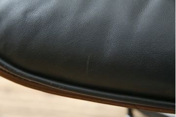アメリカビンテージ　Hermanmiller(ハーマンミラー社)　ローズウッド材　チャールズ&レイ・イームズ　モダンで大人空間を演出するオットマン(フットスツール、椅子、イス、チェア、ヴィンテージ)(R-081199)