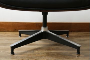 アメリカビンテージ　Hermanmiller(ハーマンミラー社)　ローズウッド材　チャールズ&レイ・イームズ　モダンで大人空間を演出するオットマン(フットスツール、椅子、イス、チェア、ヴィンテージ)(R-081199)
