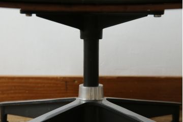 アメリカビンテージ　Hermanmiller(ハーマンミラー社)　ローズウッド材　チャールズ&レイ・イームズ　モダンで大人空間を演出するオットマン(フットスツール、椅子、イス、チェア、ヴィンテージ)(R-081199)