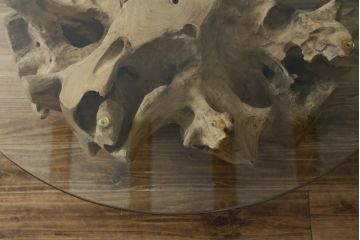 中古　アスプルンド(ASPLUND)取り扱い　スペイン　dareels(ダリールズ)　TOOR(トアー)　チーク材　ガラス天板　自然美をそのまま取り入れたデザインがおしゃれなコーヒーテーブル(カフェテーブル、ローテーブル、ラウンドテーブル、丸テーブル、センターテーブル、リビングテーブル)(定価約14万円)(R-081200)