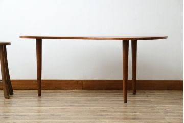 北欧ビンテージ　チーク材　ビーンズ型がお洒落で空間のアクセントになるセンターテーブル(コーヒーテーブル、カフェテーブル、リビングテーブル)(R-081201)