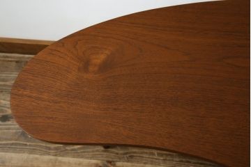北欧ビンテージ　チーク材　ビーンズ型がお洒落で空間のアクセントになるセンターテーブル(コーヒーテーブル、カフェテーブル、リビングテーブル)(R-081201)