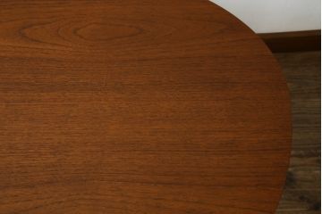 北欧ビンテージ　チーク材　ビーンズ型がお洒落で空間のアクセントになるセンターテーブル(コーヒーテーブル、カフェテーブル、リビングテーブル)(R-081201)