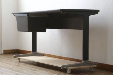 アメリカビンテージ　Hermanmiller(ハーマンミラー社)　アクション・オフィス(Action Office)　ロバート・プロプスト(Robert Propst)　ジョージ・ネルソン(George Nelson)　スタイリッシュなデザインが素敵なワークデスク(机、作業台、在宅用、在宅ワーク用、ヴィンテージ)(R-081202)
